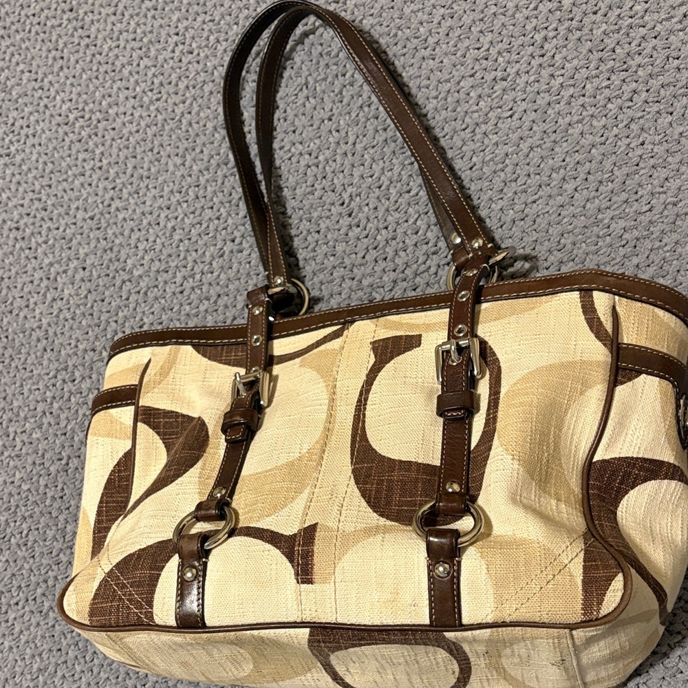 👜 Coach Signature Stripe Canvas Tote – Brown/Tan Leather Trim
